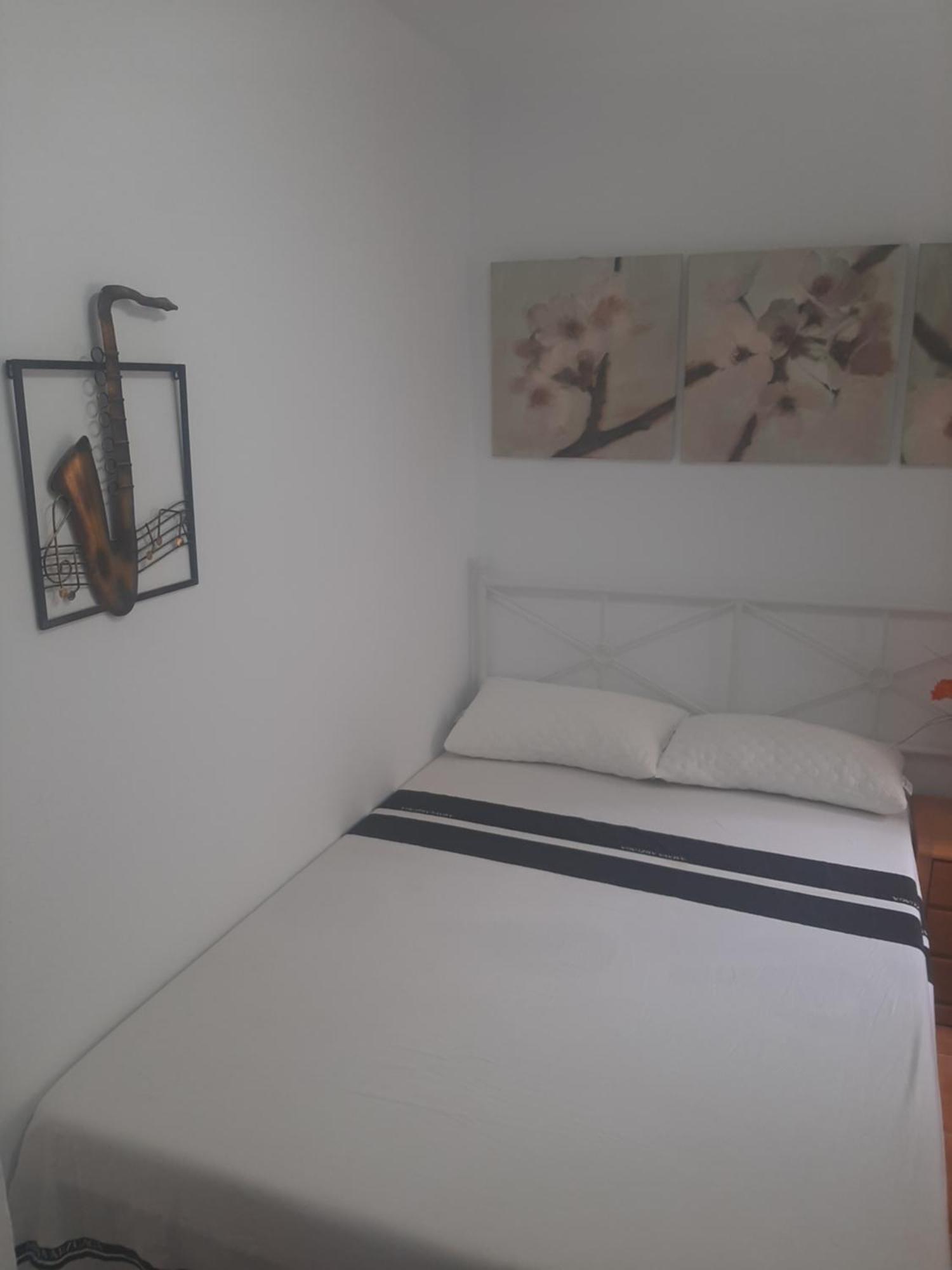 Alquiler Habitacion- Descanso Sabadell - Bano Compartido Extérieur photo